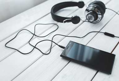 今日转会焦点汇总：曼联VS皇马！8000万欧元争抢纽卡核心吉马良斯，交易能否成真？